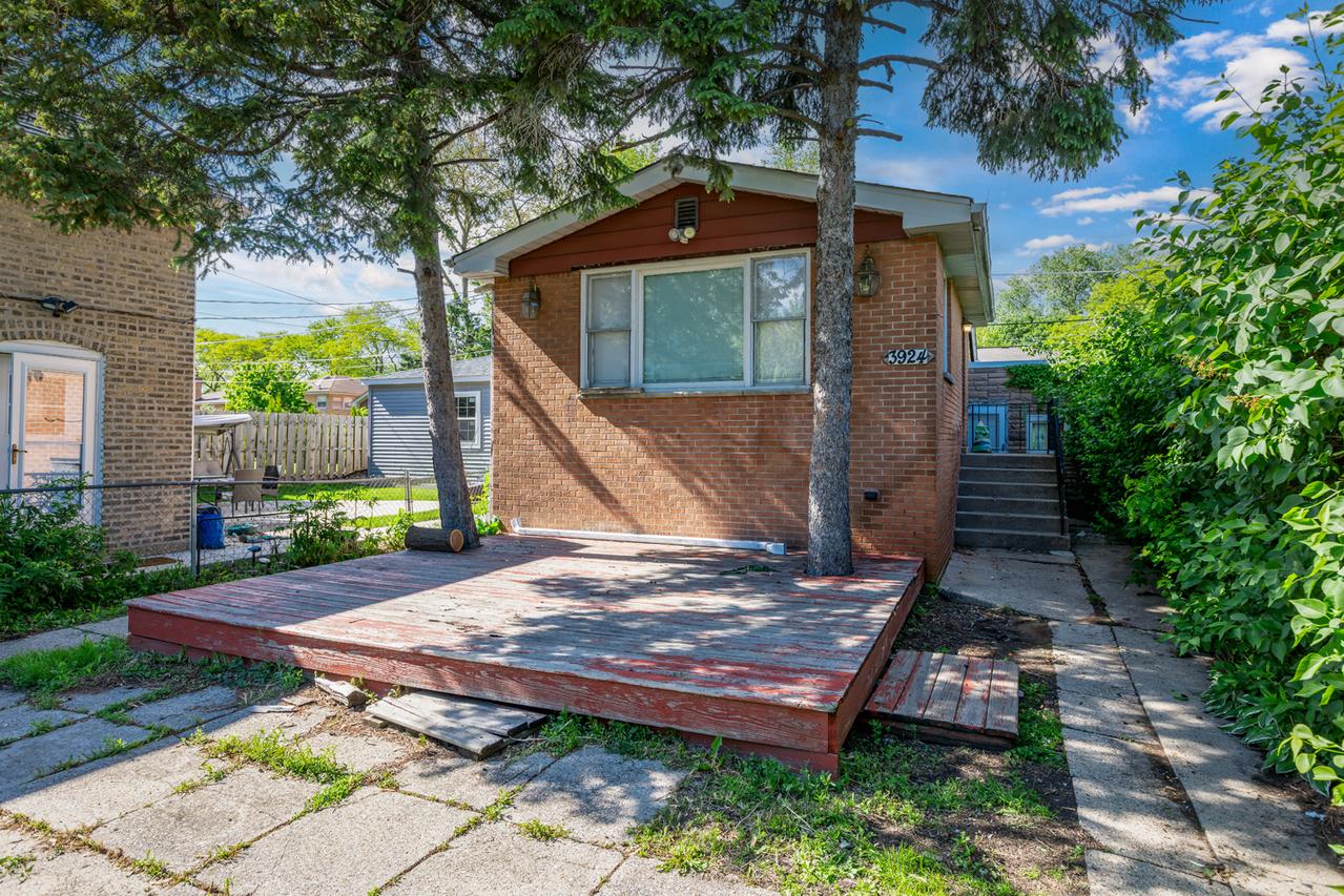 3924 W Greenleaf Ave., Lincolnwood, IL 60712