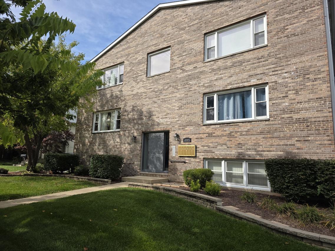 712 W Highland Ave. #4, Elgin, IL 60123