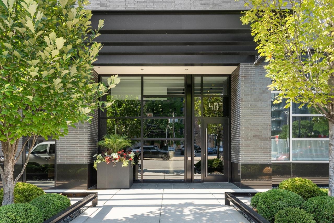 400 W Huron St. #801, Chicago, IL 60654