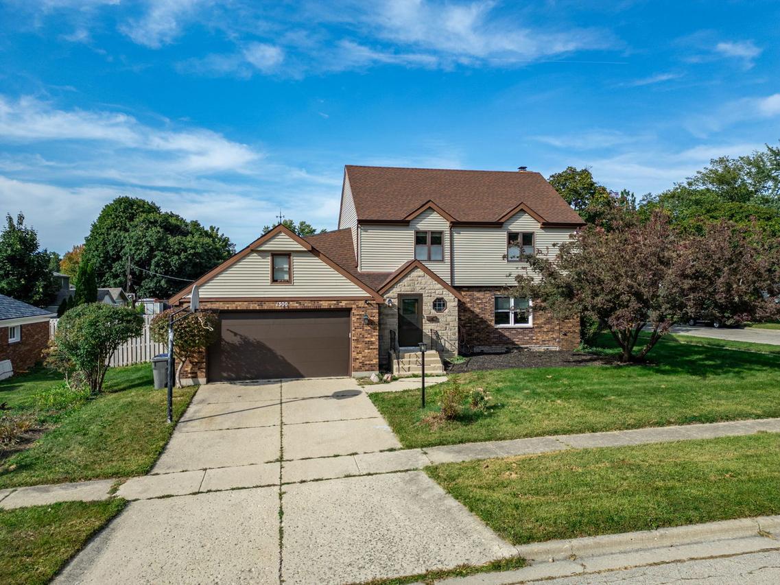 1300 Wolff Ave., Elgin, IL 60123