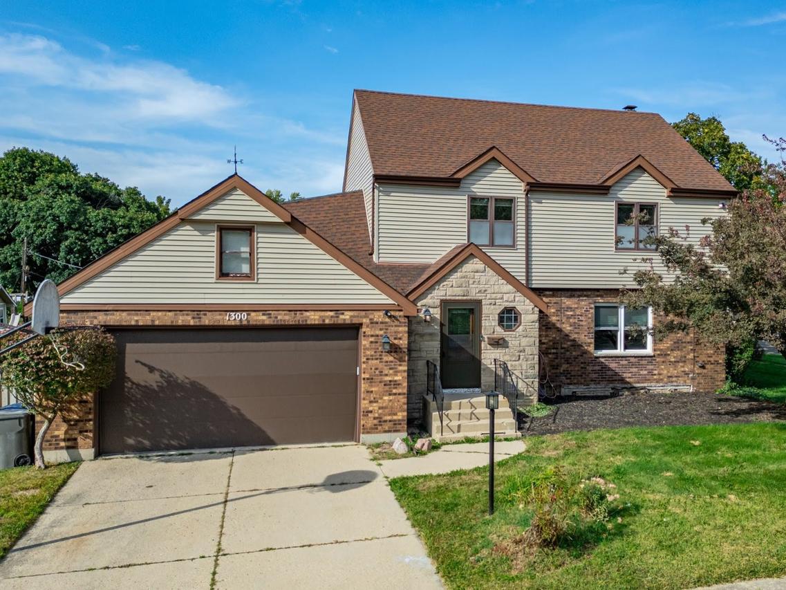 1300 Wolff Ave., Elgin, IL 60123