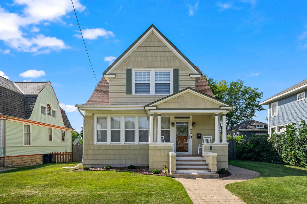 638 N Spring St., Elgin, IL 60120