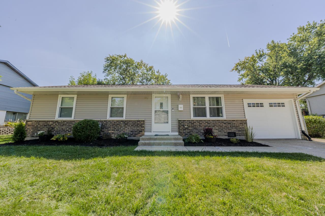 719 Lacy Ave., Streamwood, IL 60107