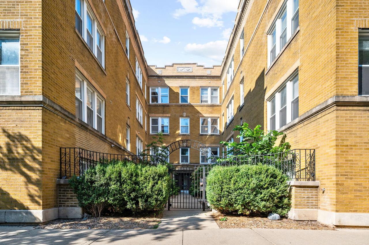 1440 W Roscoe St. #2, Chicago, IL 60657