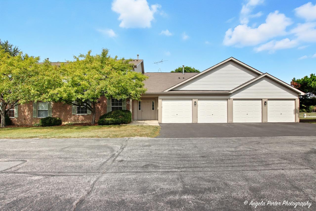 924 N Village Dr. #2, Round Lake Beach, IL 60073