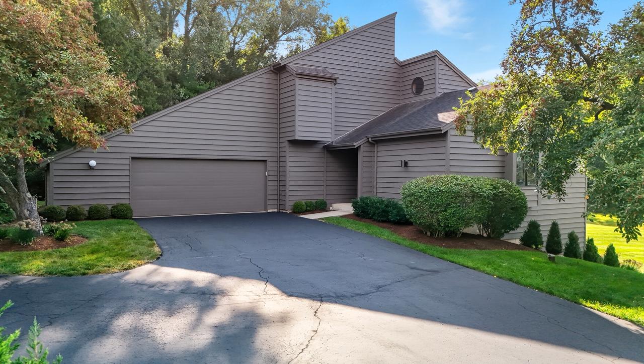 5N373 Glen Oak Ln., St. Charles, IL 60175