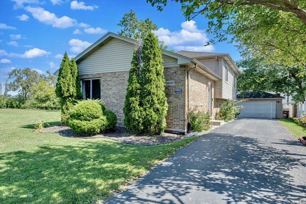 14247 Davis Ct., Blue Island, IL 60406