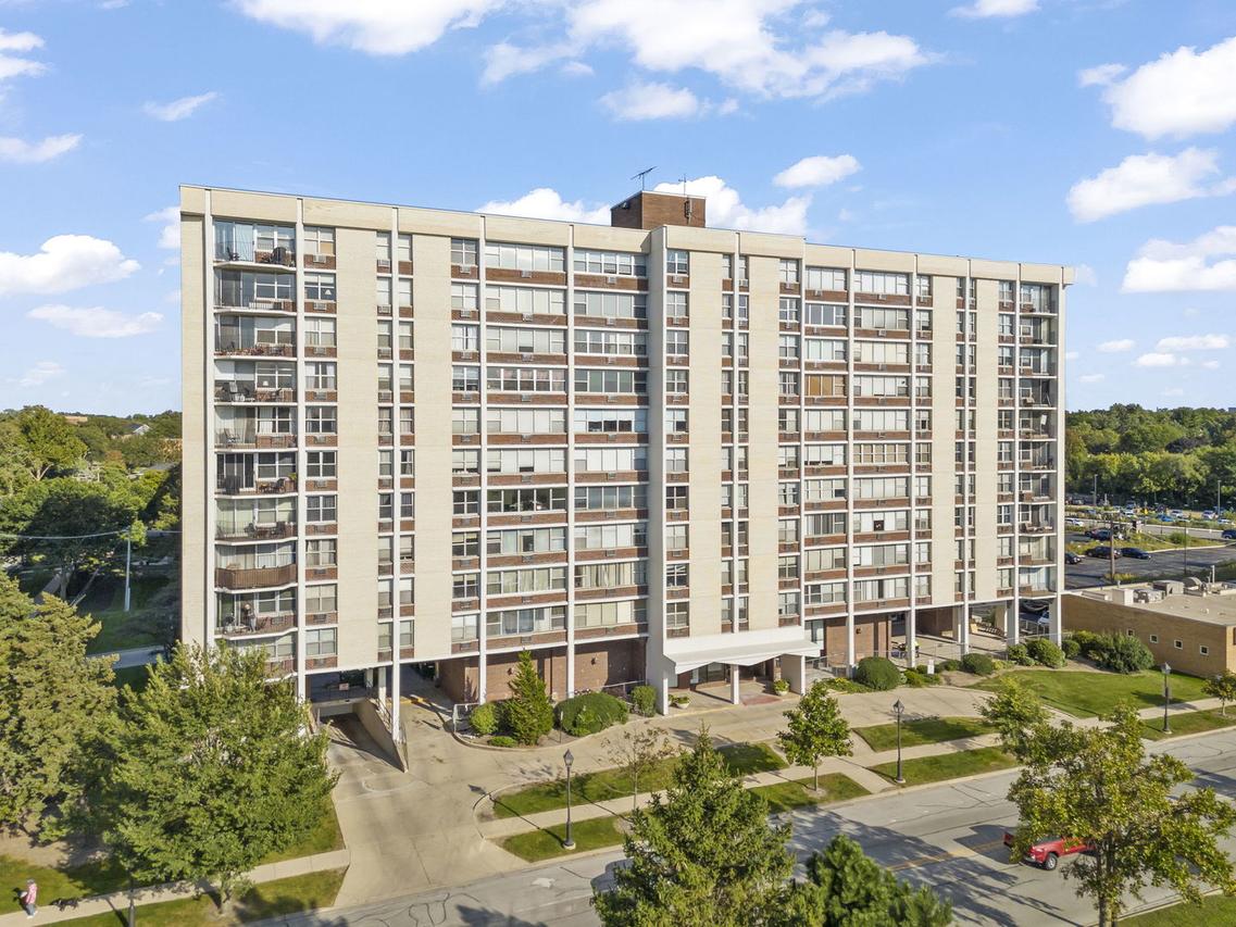 33 N Main St. #11A, Lombard, IL 60148