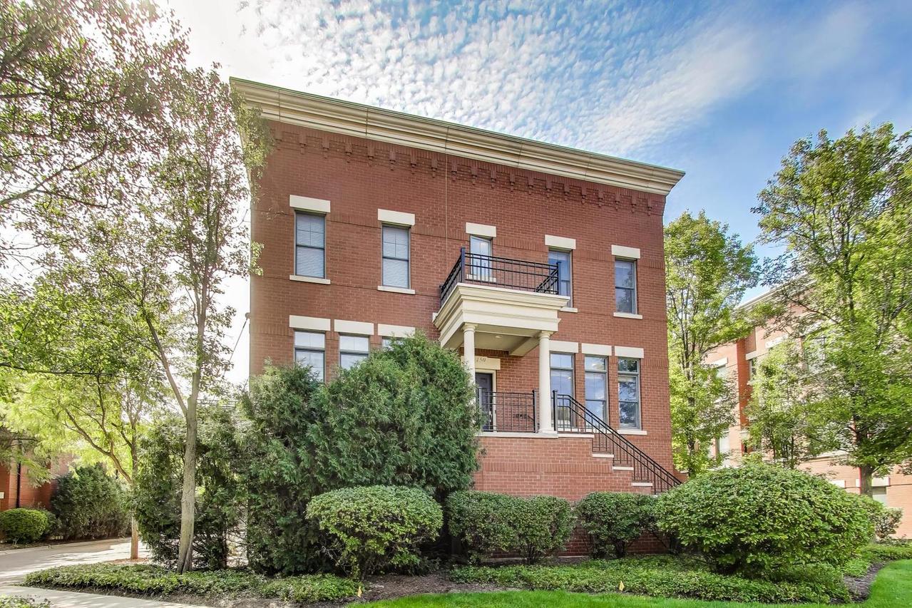 150 Festival Ct., Elgin, IL 60120