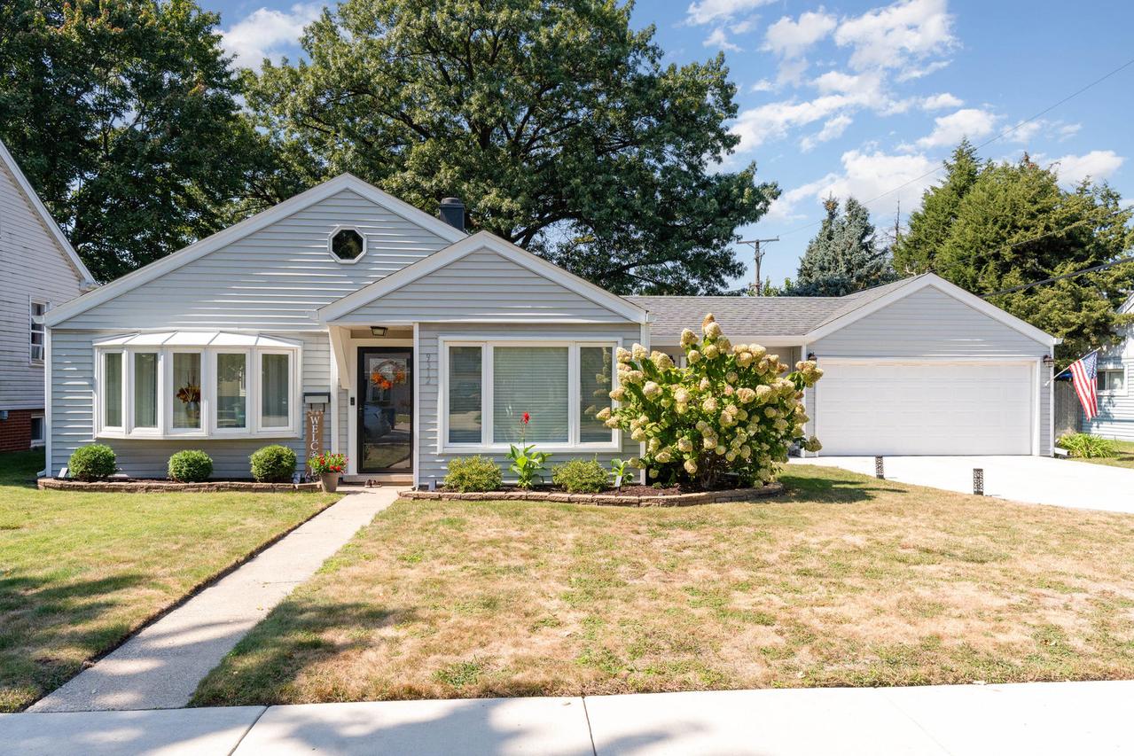 9312 S 49th Ave., Oak Lawn, IL 60453
