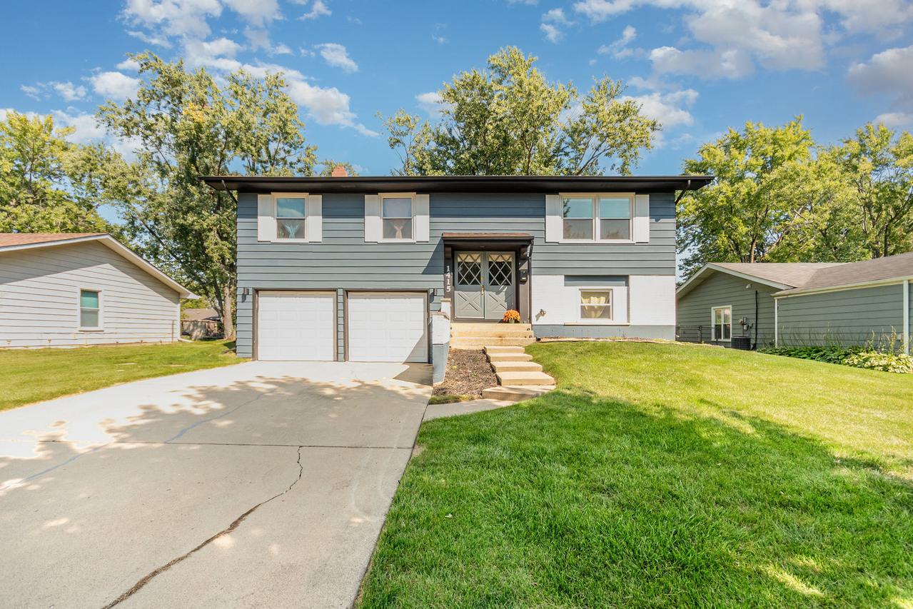 1415 N Oakmont Rd., Hoffman Estates, IL 60169