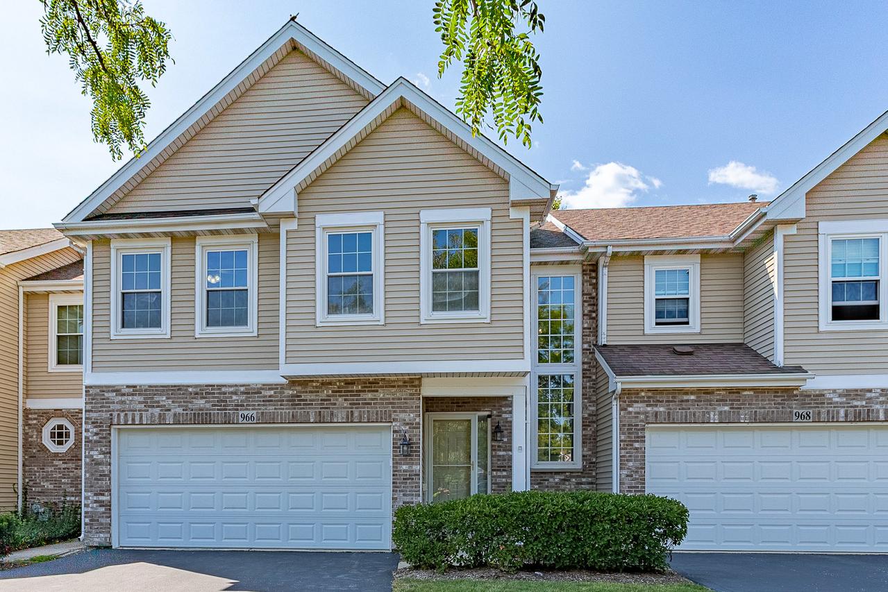 966 Willow St. #3-2, Itasca, IL 60143