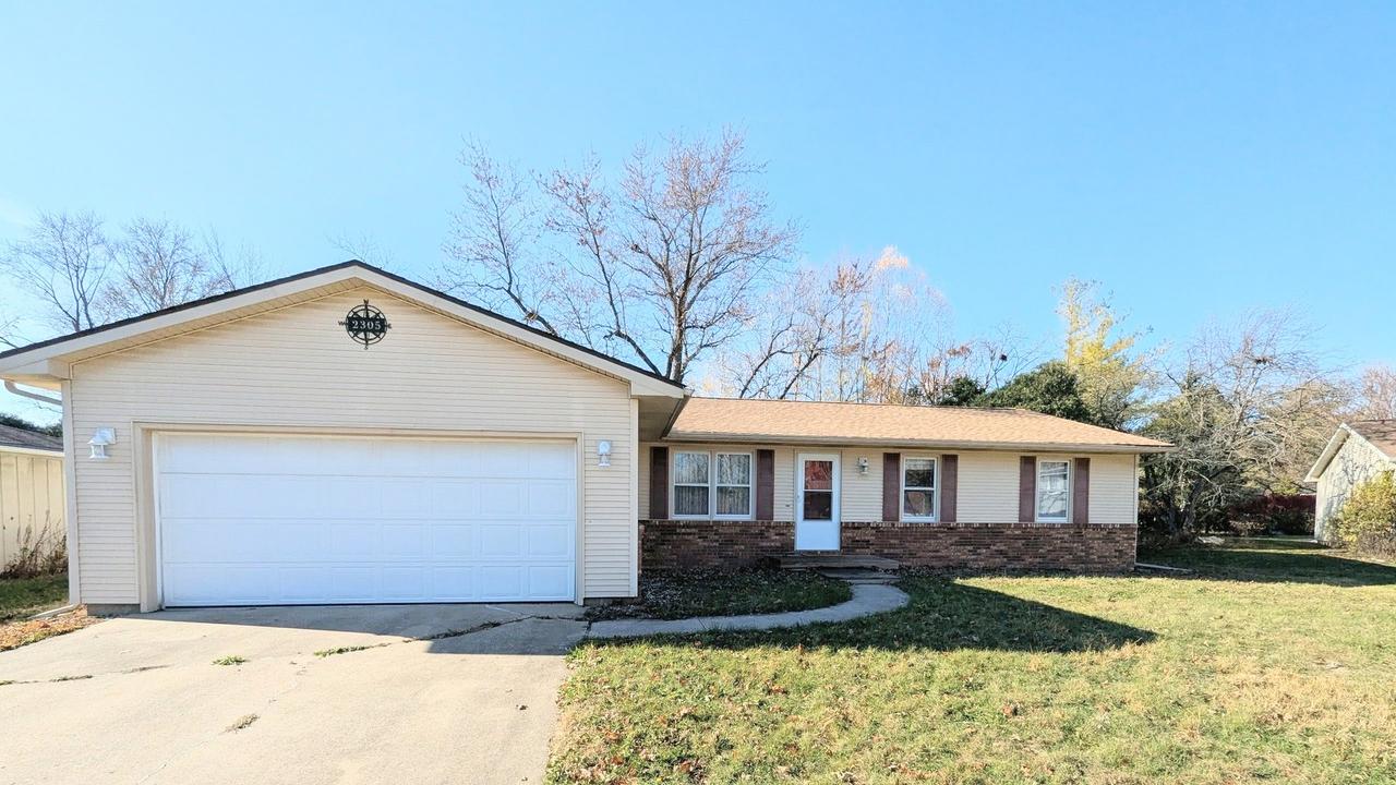 2305 E Shurts Cir., Urbana, IL 61801