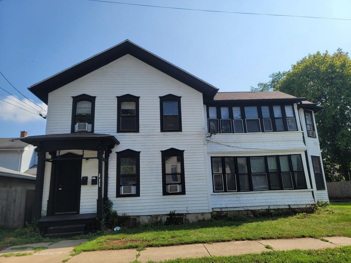 111 Blackhawk St., Aurora, IL 60506