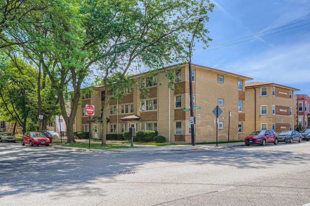 5501 W Lawrence Ave. #3C, Chicago, IL 60630