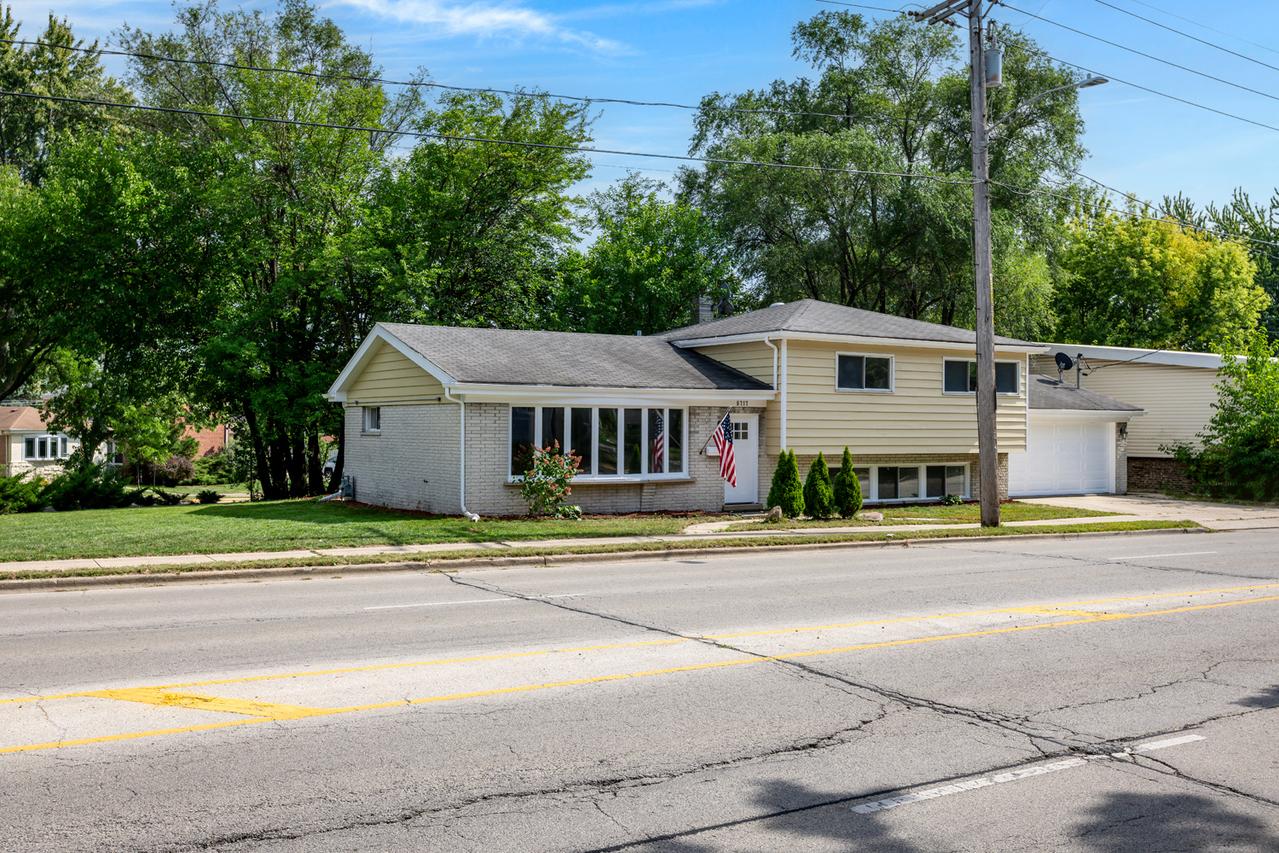 8717 Gross Point Rd., Skokie, IL 60077