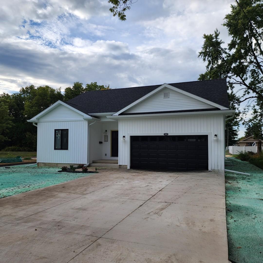 422 View St., Ottawa, IL 61350
