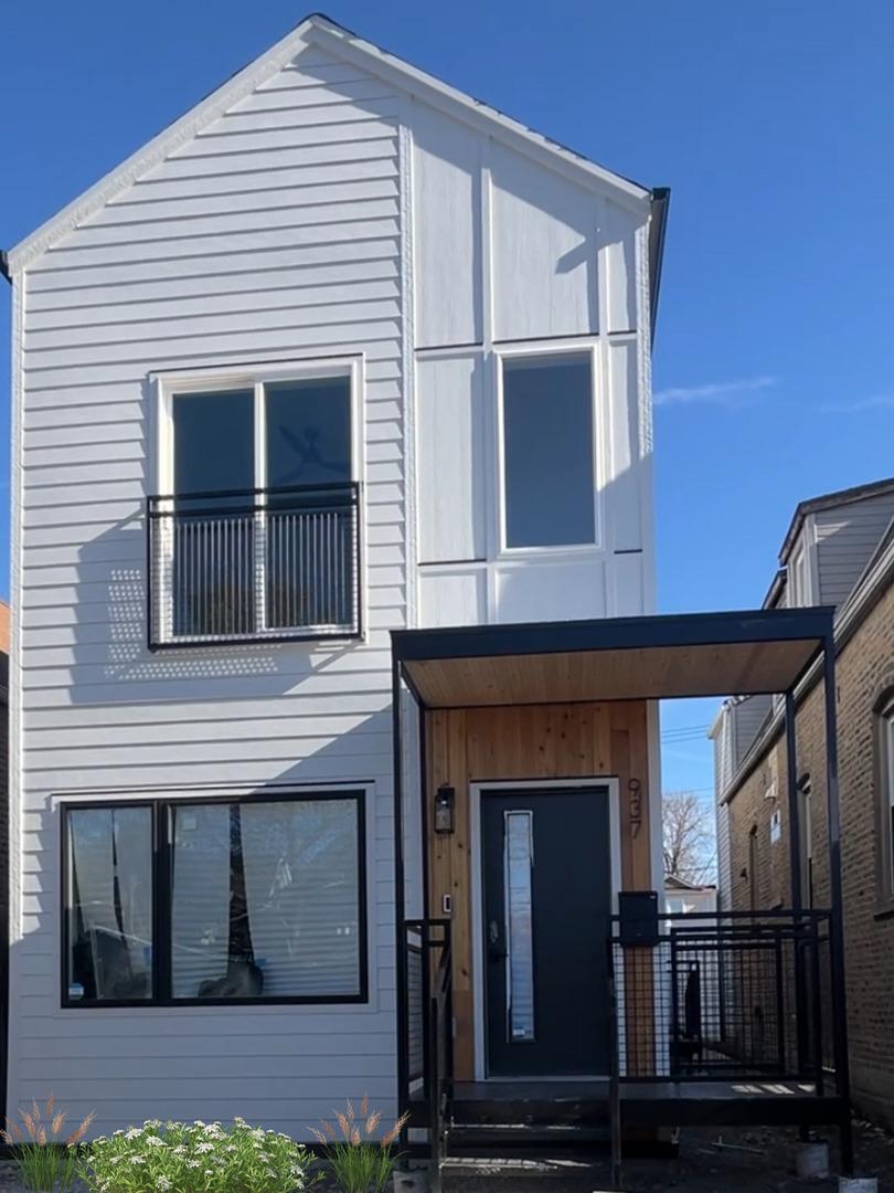 937 N Saint Louis Ave., Chicago, IL 60651
