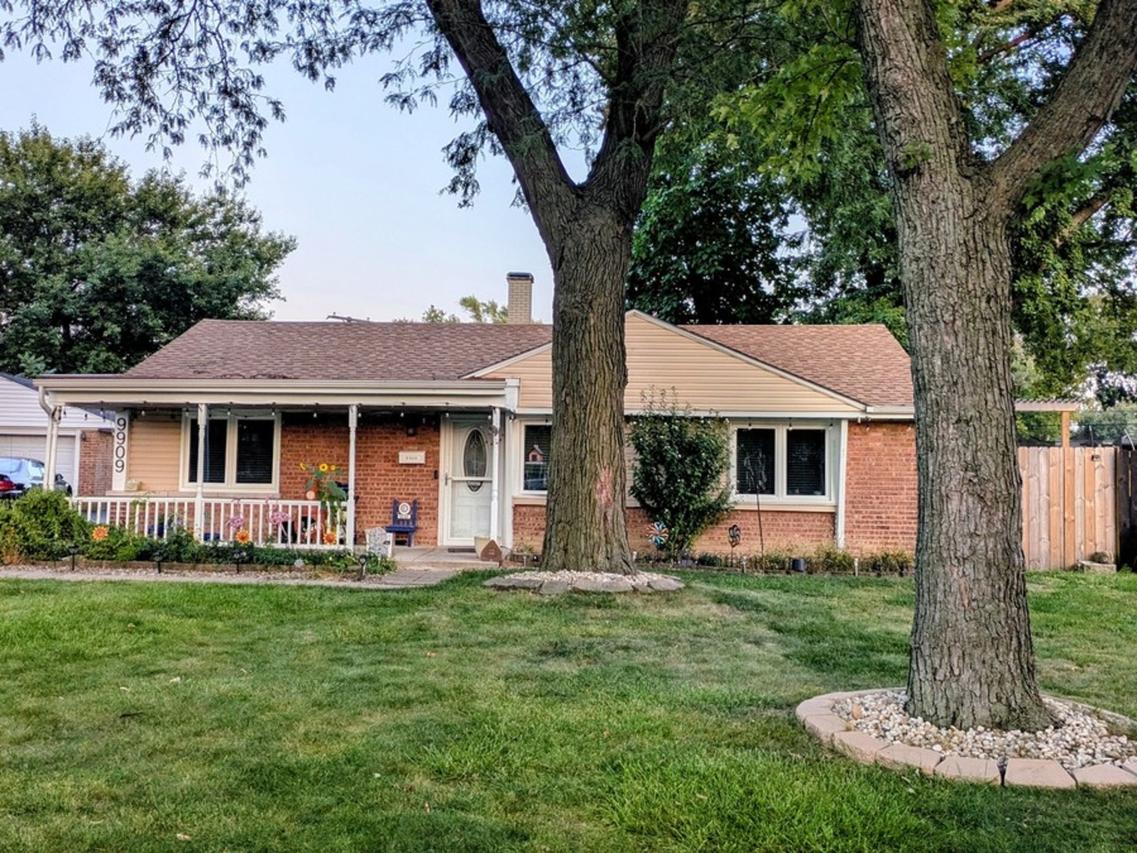 9909 Elm Circle Dr., Oak Lawn, IL 60453