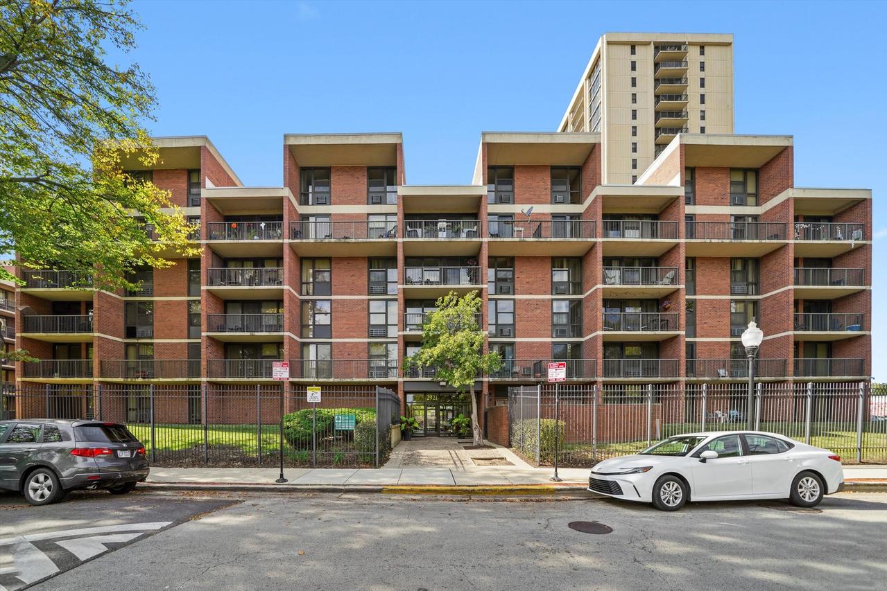 2921 S Michigan Ave. #202, Chicago, IL 60616