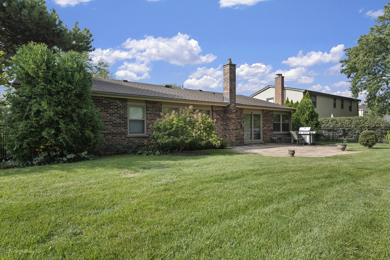 3822 Joanne Dr., Glenview, IL 60026