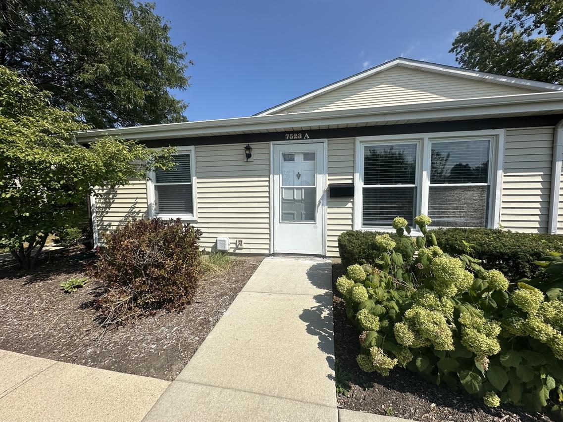 7523 Bristol Ln. #A, Hanover Park, IL 60133
