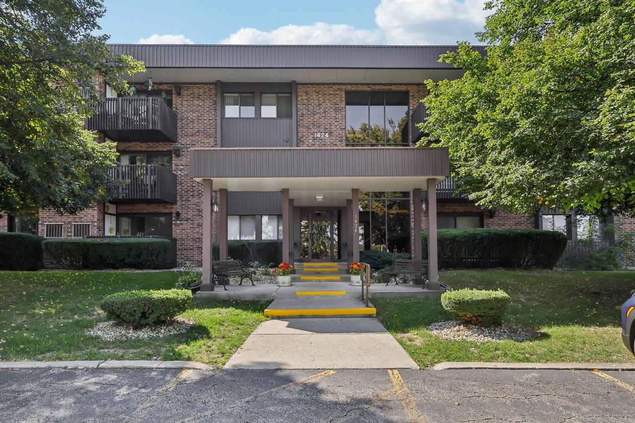 1424 Woodbridge Rd. #1H, Joliet, IL 60436
