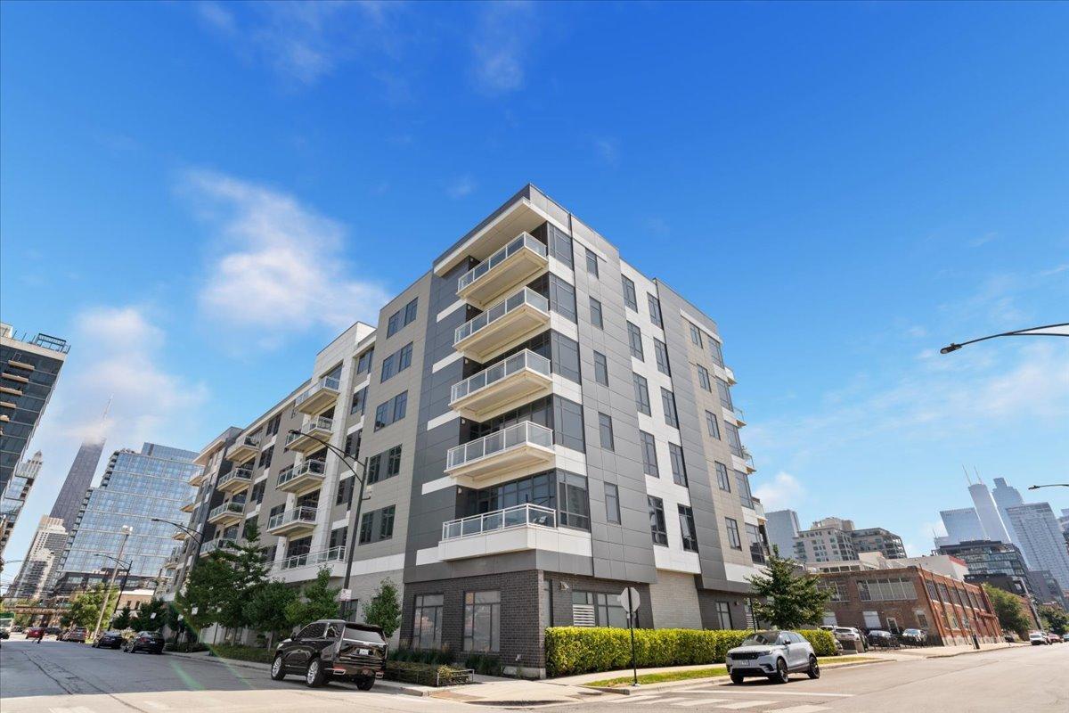 367 W Locust St. #506, Chicago, IL 60610