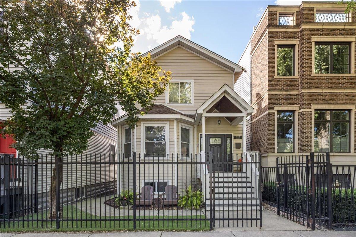 3002 N Hoyne Ave., Chicago, IL 60618