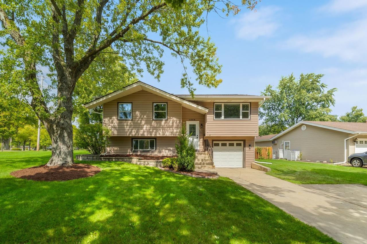 1530 Syracuse Ln., Schaumburg, IL 60193