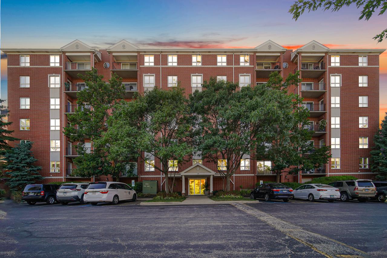110 N Milwaukee Ave. #305, Wheeling, IL 60090