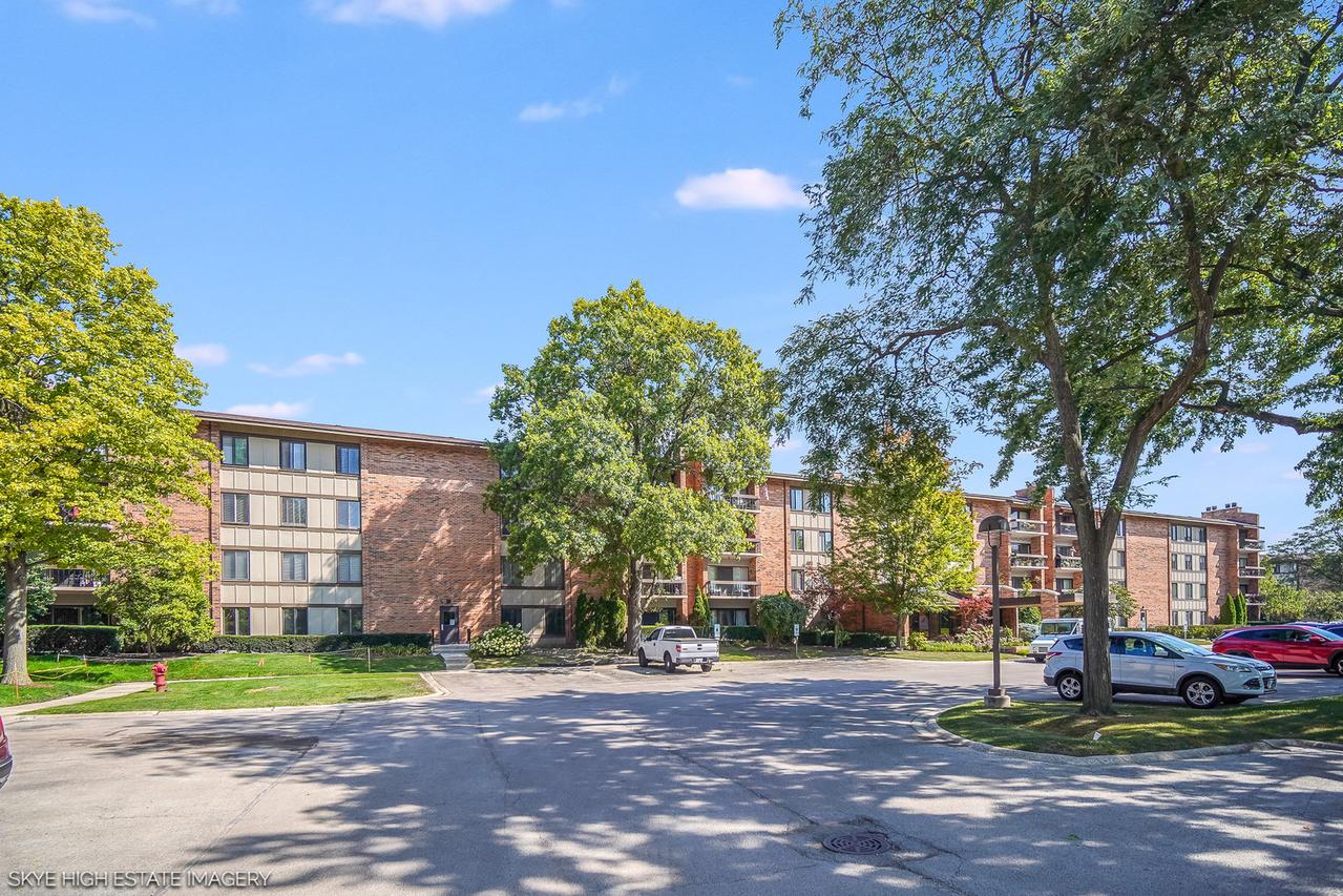 201 Lake Hinsdale Dr. #303, Willowbrook, IL 60527