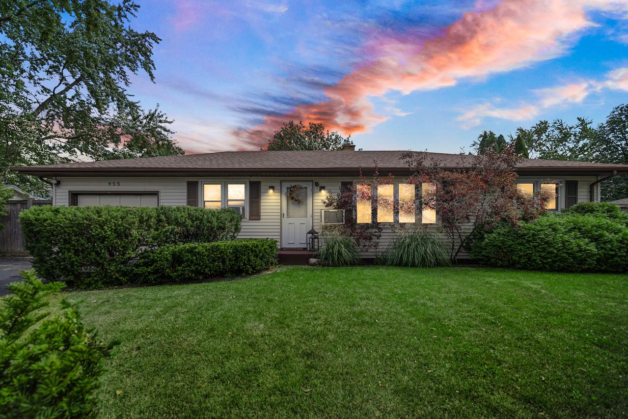 855 N Greenleaf St., Gurnee, IL 60031