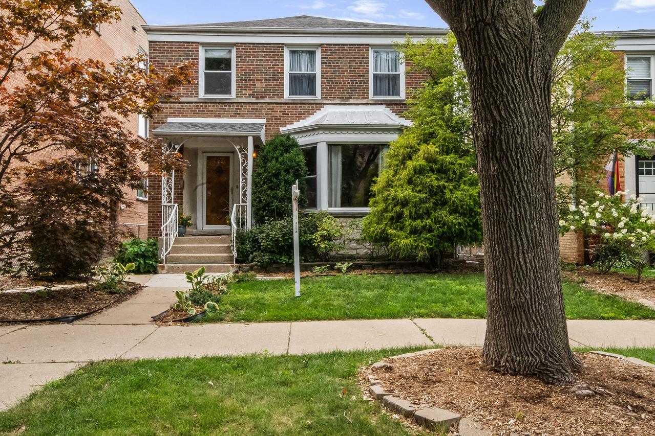 5706 N Mozart St., Chicago, IL 60659