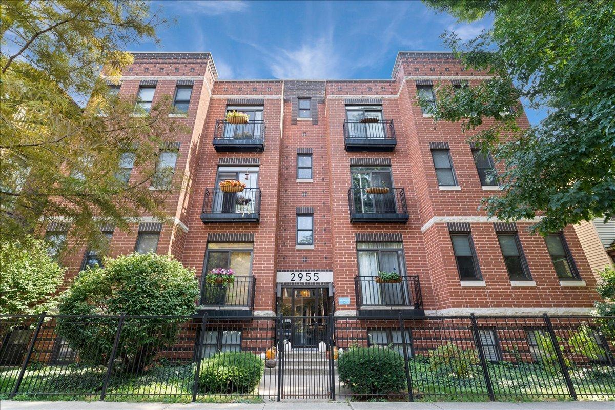 2955 N Racine Ave. #2B, Chicago, IL 60657