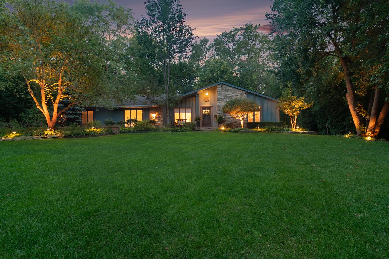 143 Cutter Ln., Lake Barrington, IL 60010