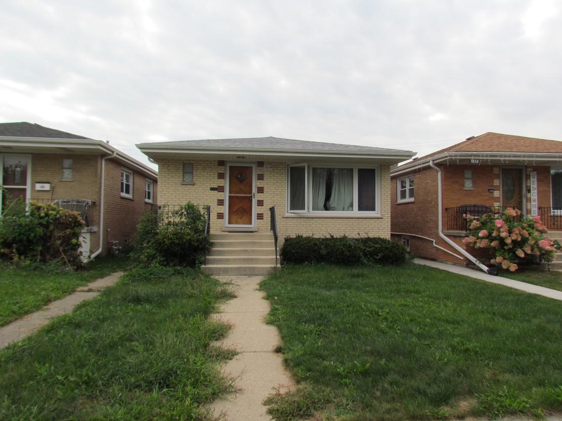 7814 Leamington Ave., Burbank, IL 60459