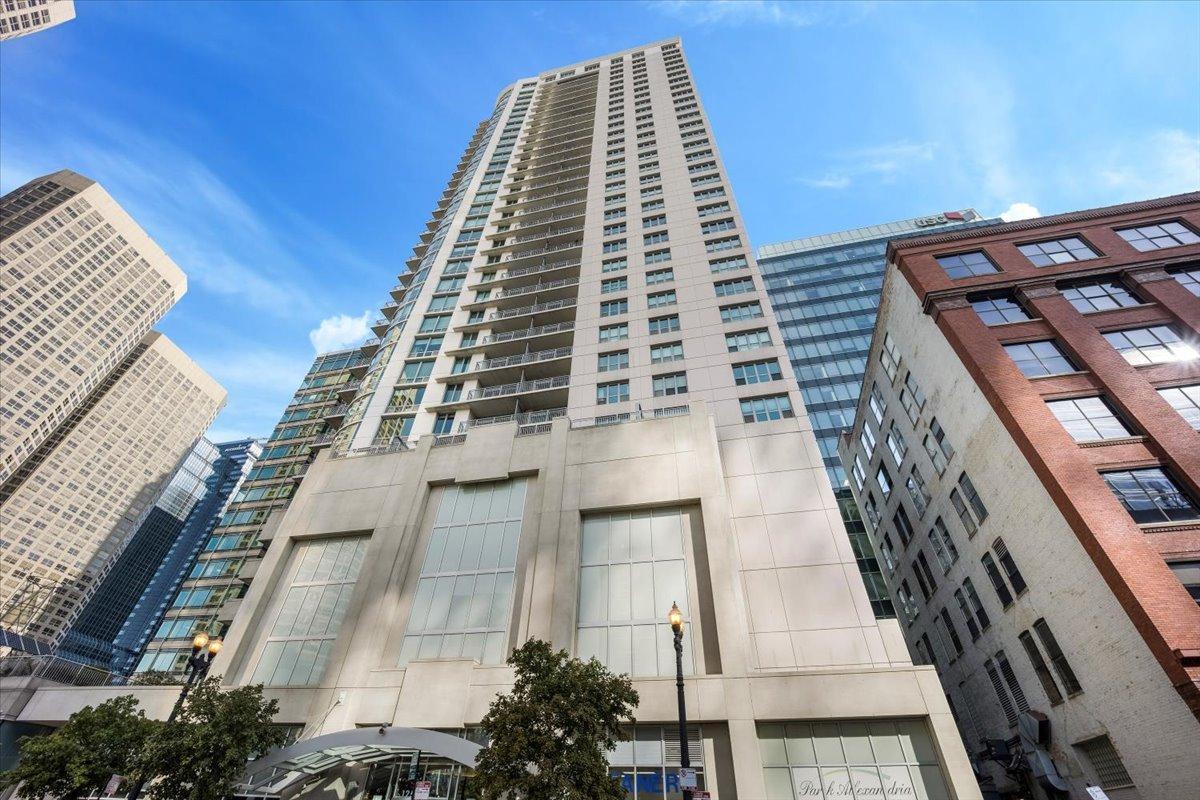 125 S Jefferson St. #2701, Chicago, IL 60661