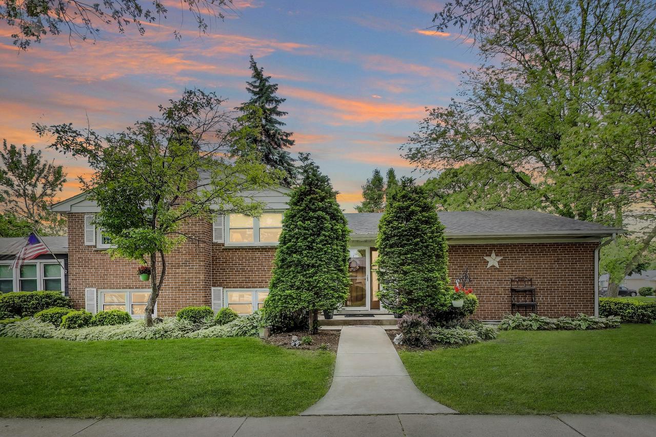 1241 Elliott St., Park Ridge, IL 60068