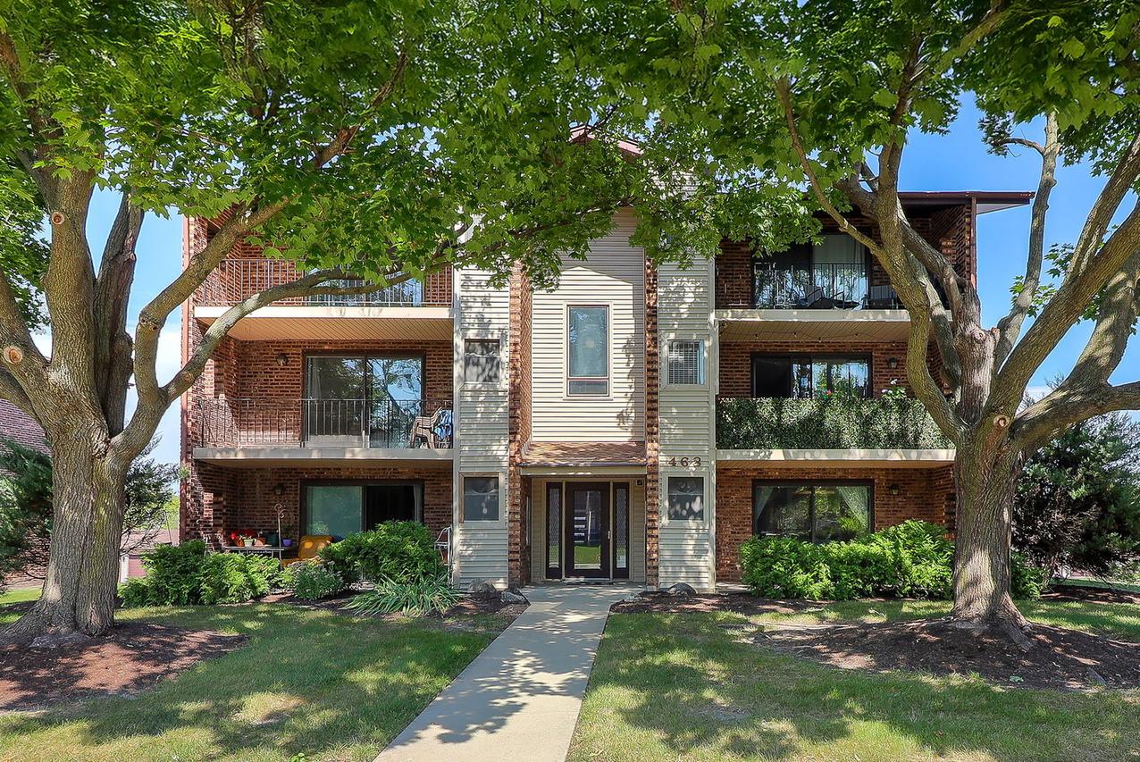 468 Valley Dr. #100, Naperville, IL 60563