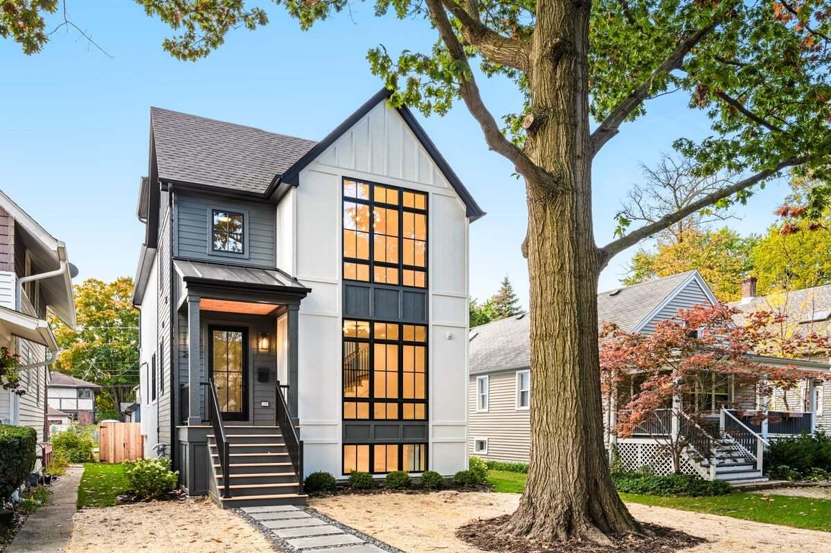 2422 Grant St., Evanston, IL 60201