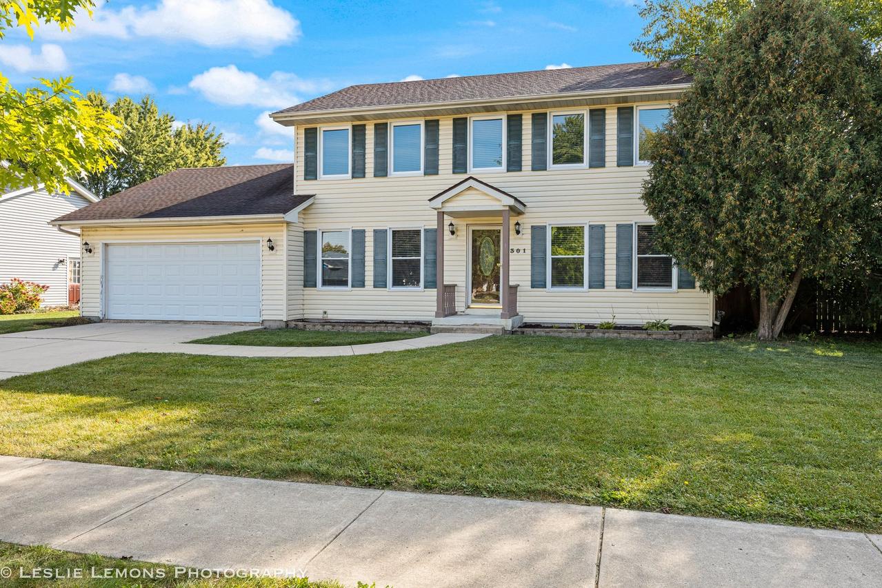301 Juniper Dr., North Aurora, IL 60542
