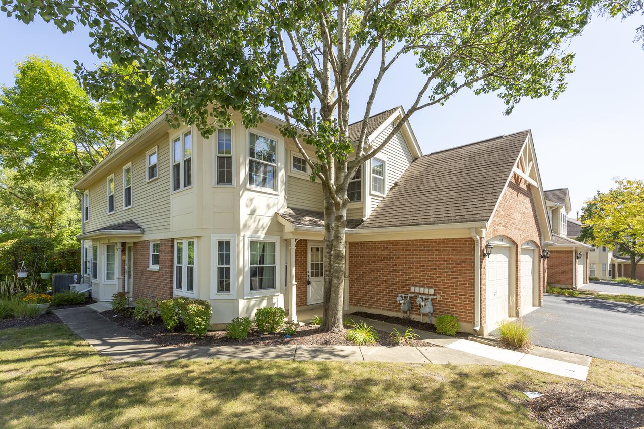 2119 Glasgow Ct., Hanover Park, IL 60133