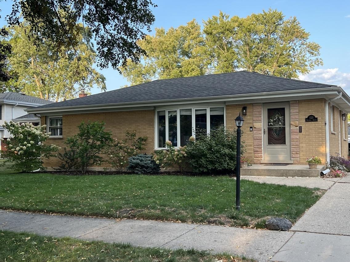 1321 N Mitchell Ave., Arlington Heights, IL 60004
