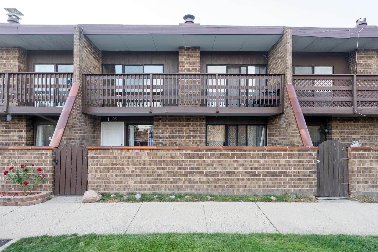 1107 Kenneth Cir., Elgin, IL 60120