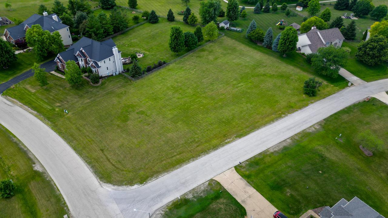 7752 Madeline Dr., Yorkville, IL 60560