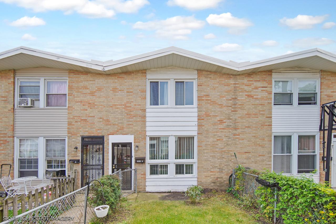 2061 Pine St. #C, Des Plaines, IL 60018
