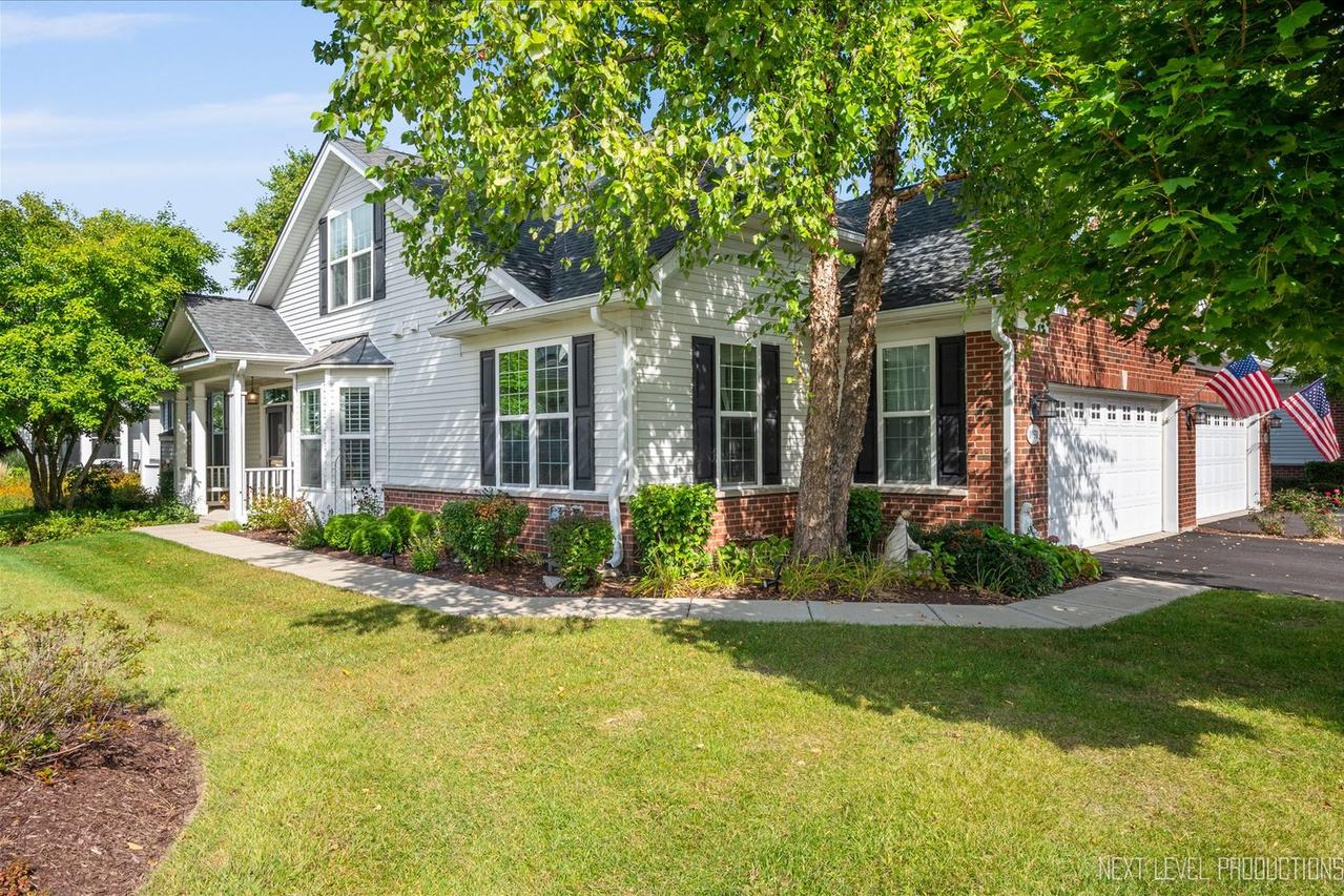1031 Broadmoor Dr., Elgin, IL 60124