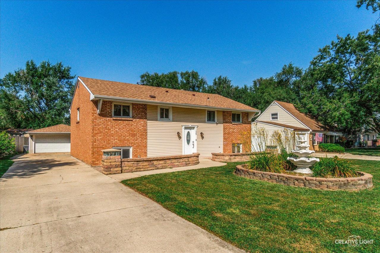 129 Oxford Rd., Bolingbrook, IL 60440