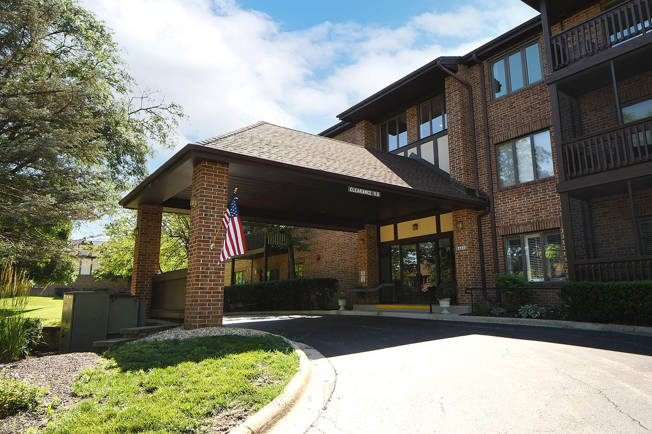 7737 W Golf Dr. #201, Palos Heights, IL 60463